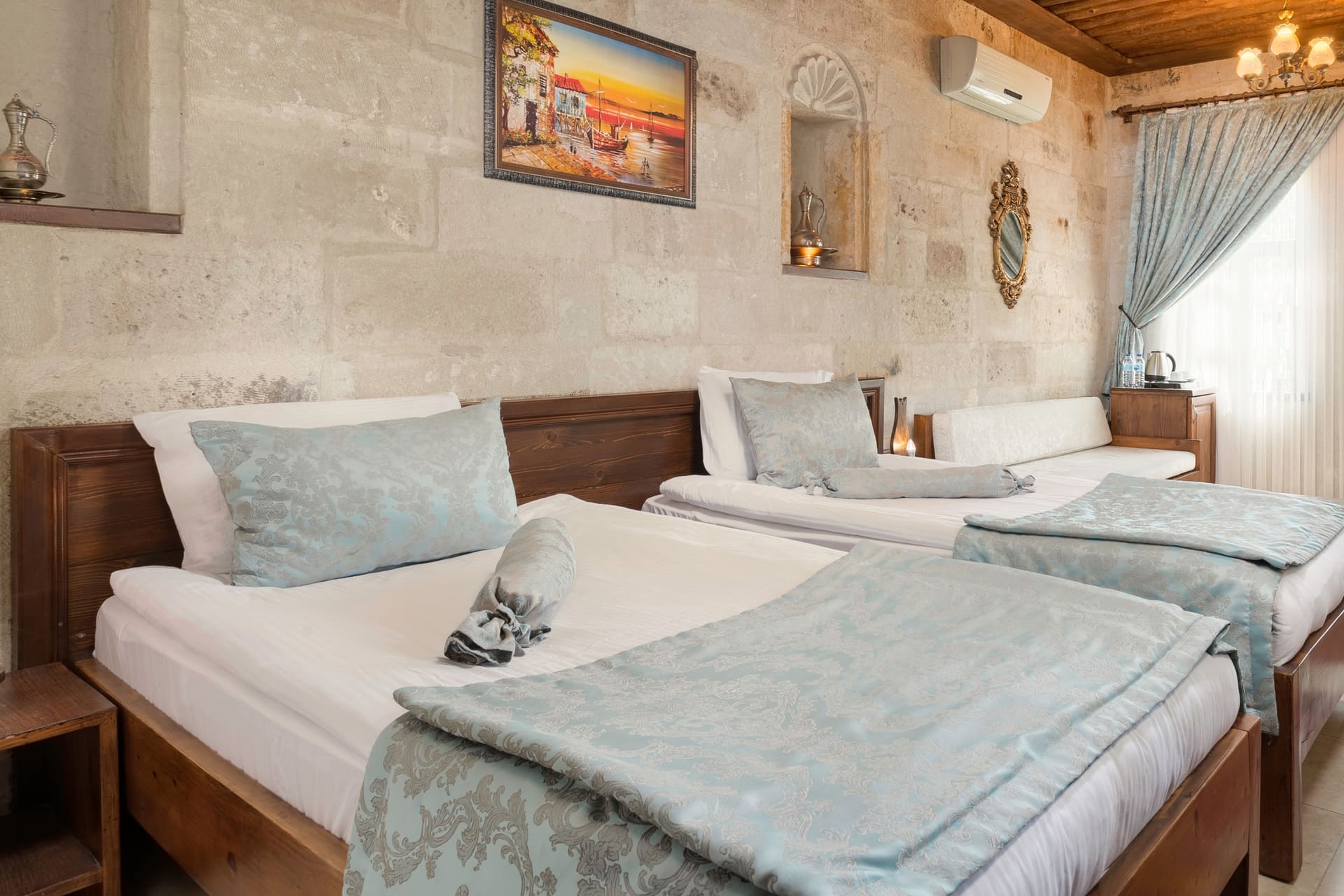 Room 118, Deluxe: Close view of the two beds, framed artwork on the wall