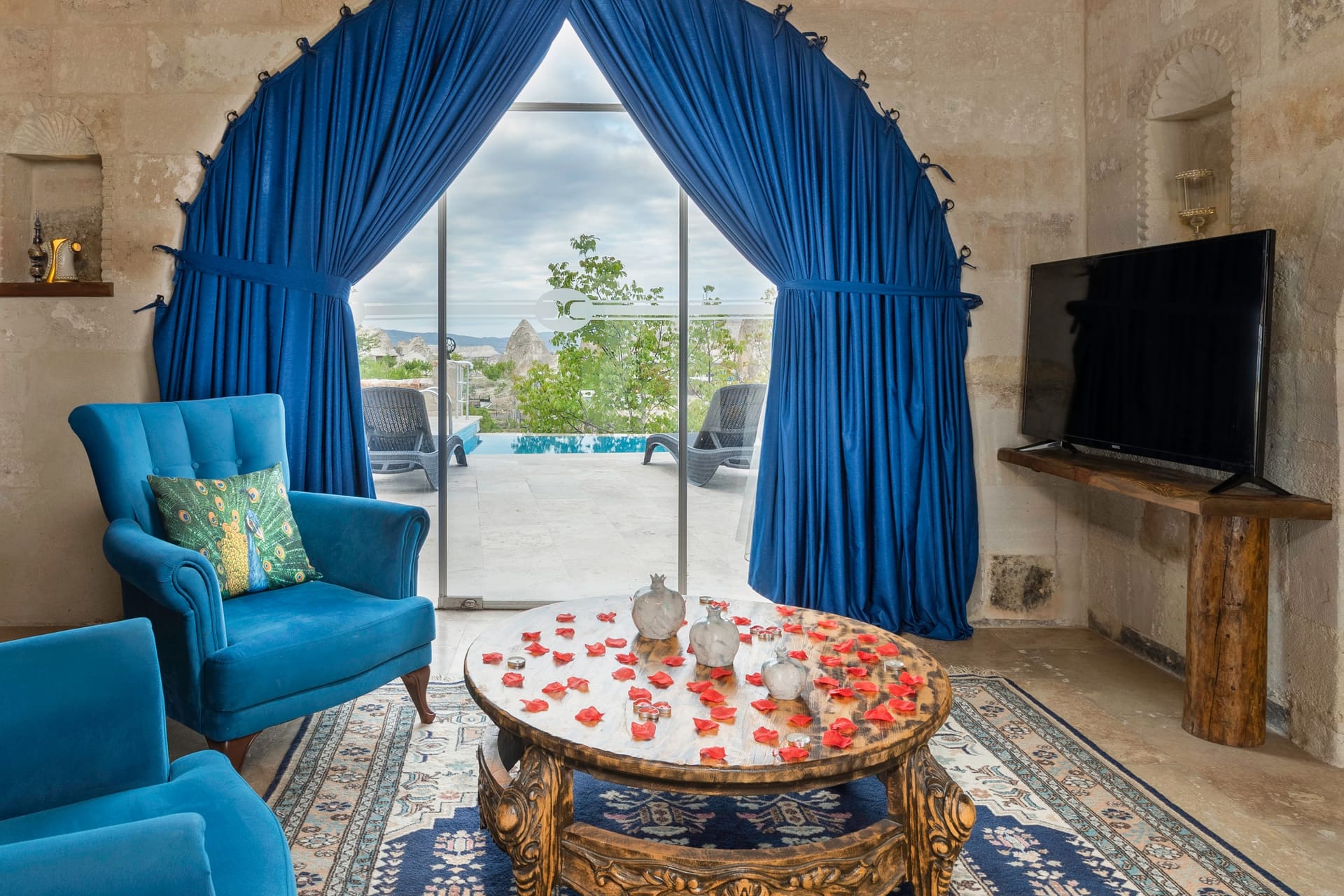 Room 120, Queen Suite: Seating area with trees on the terrace visible through the curtain.
