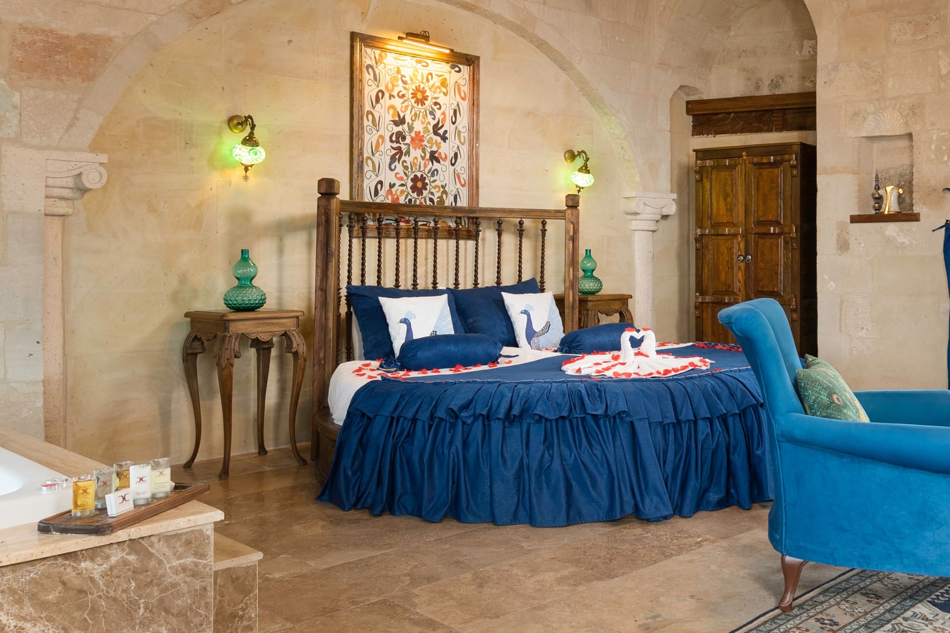 Room 120, Queen Suite: Round bed with a wooden headboard, vases on the side table.