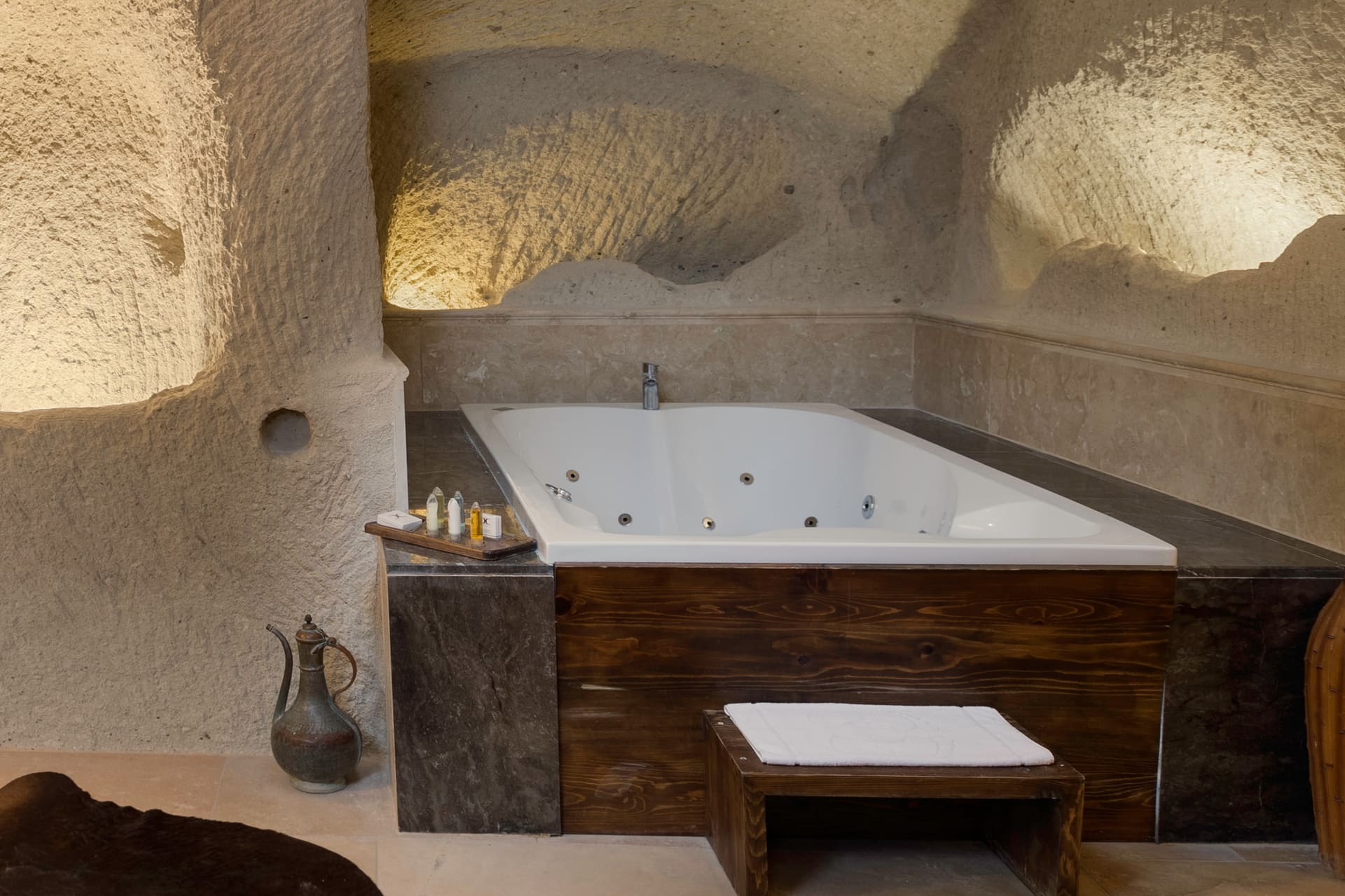 Room 106, King Cave Suite: close-up of the jacuzzi tub with a wooden step stool in front