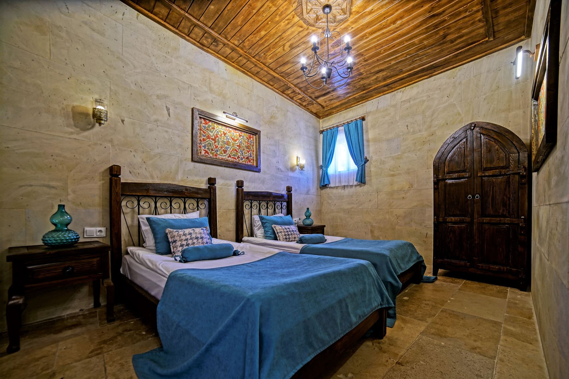 Room 119, Junior Suite: Two single beds with dark wood headboards and blue covers