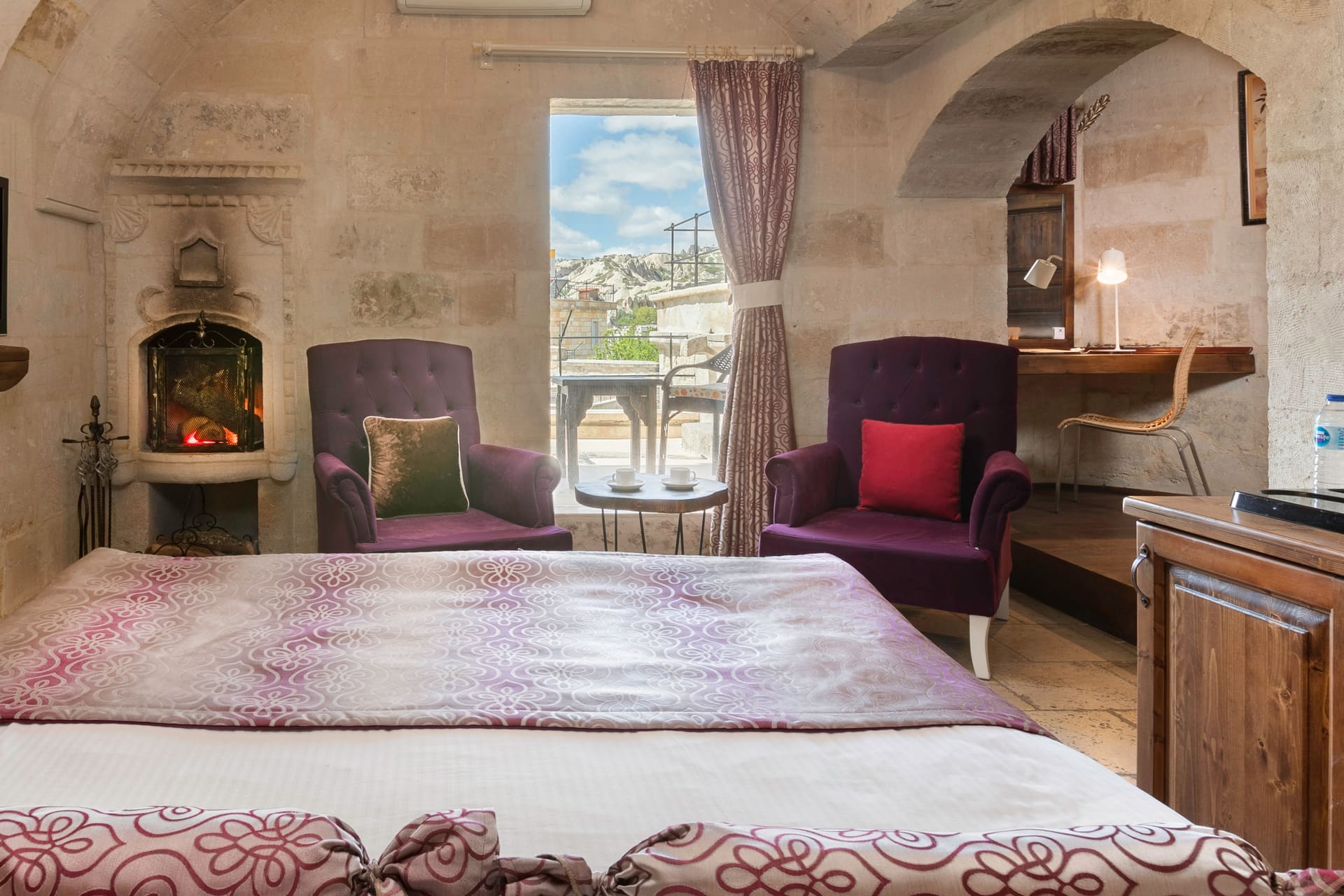 Room 109, Deluxe: Lit fireplace, purple armchairs, valley view through the window