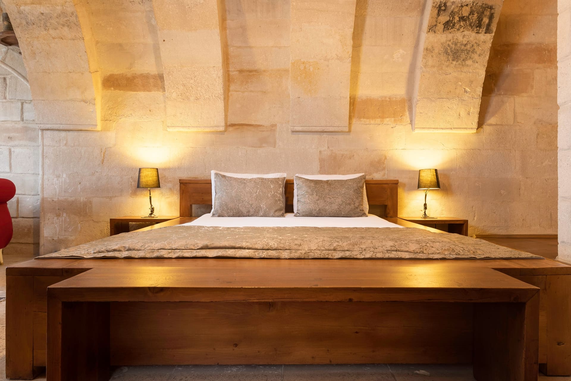 Room 108, Junior Suite: Centered headboard, paired pillows, lamp on each side.